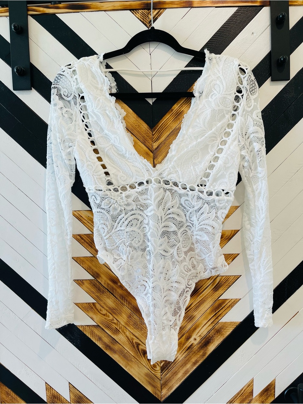White Lace V-Neck Long Sleeve Bodysuit